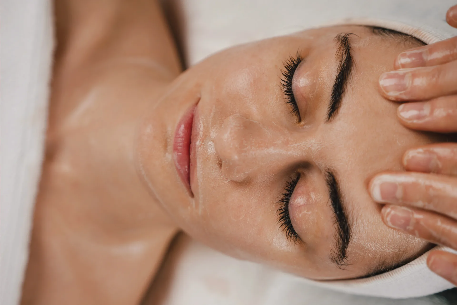 Biostimulatory Lifting Facial